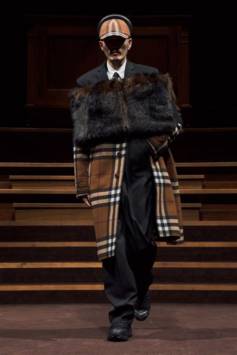 burberry fall 22|Burberry fall 2022 outfits.